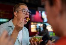 Chinatown hawker leftovers consumption