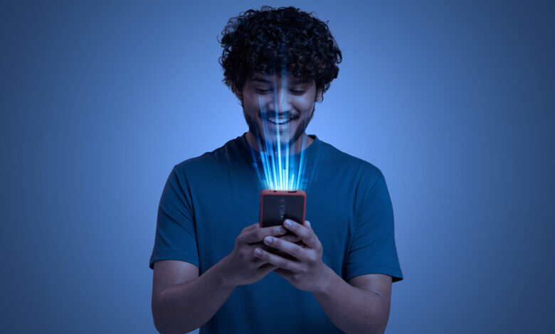 How Multi-Network eSIM Improve Signal Strength